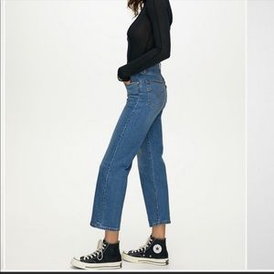 - Levi’s Ribcage Straight Ankle Jeans Size 27.